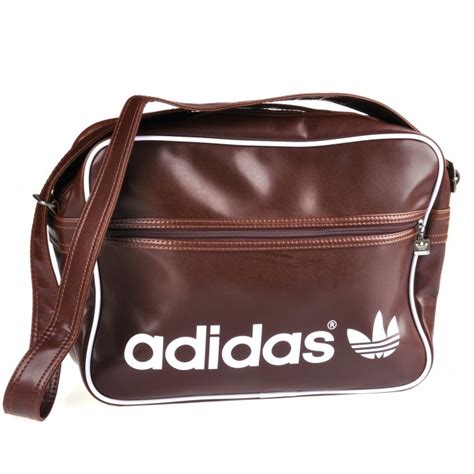 adidas tasche braun mit weißer schrift|Braun .